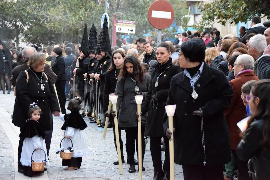 El municipio disfrutó del desfile de las cofradías que procesionaron durante el Viernes Santo