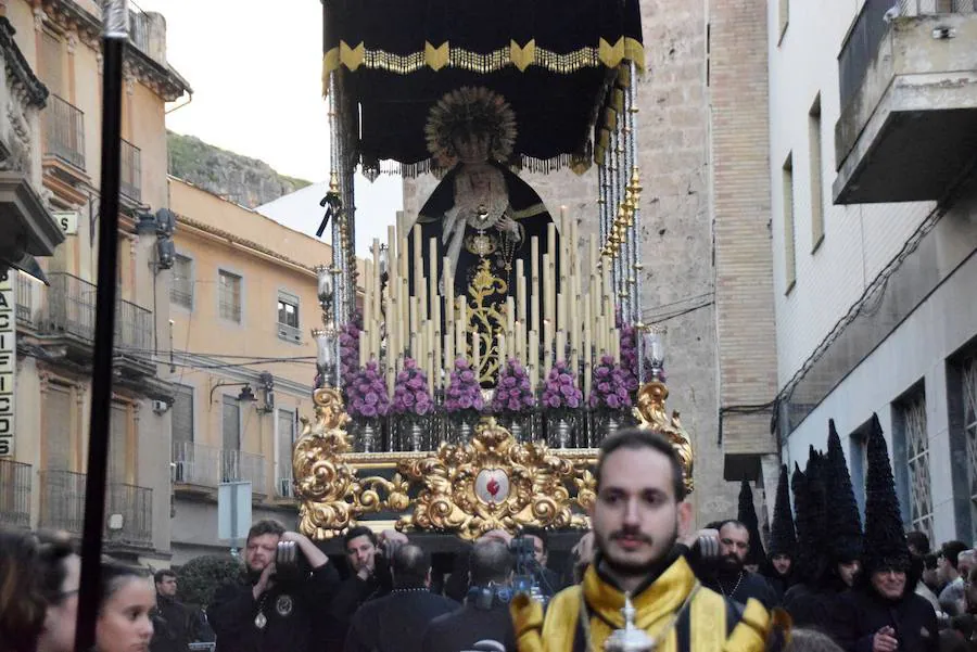 El municipio disfrutó del desfile de las cofradías que procesionaron durante el Viernes Santo