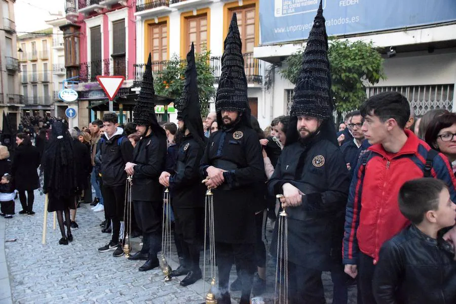 El municipio disfrutó del desfile de las cofradías que procesionaron durante el Viernes Santo