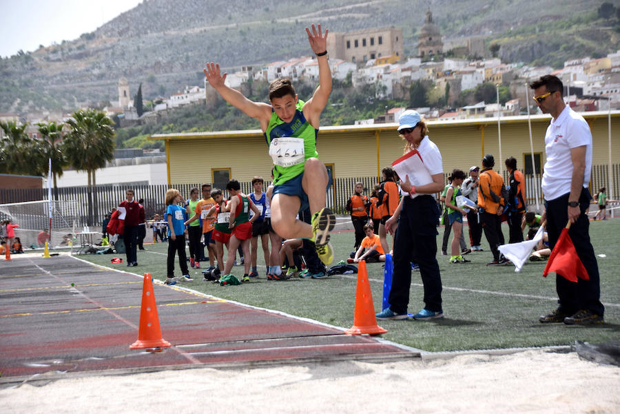 Fotos: El circuito provincial de Atletismo en Pista regresa a Loja tras varios años