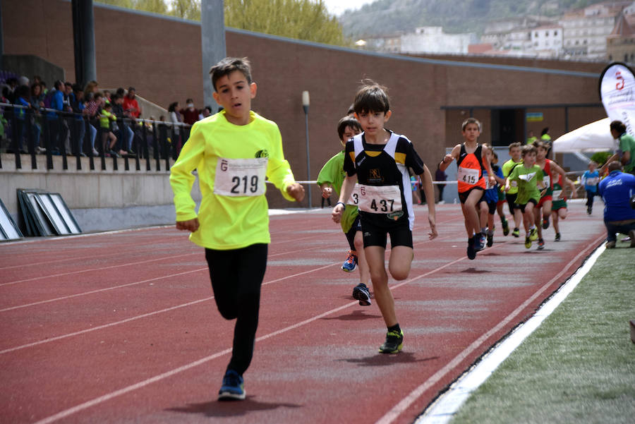 Fotos: El circuito provincial de Atletismo en Pista regresa a Loja tras varios años