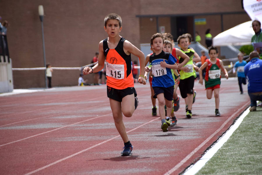 Fotos: El circuito provincial de Atletismo en Pista regresa a Loja tras varios años