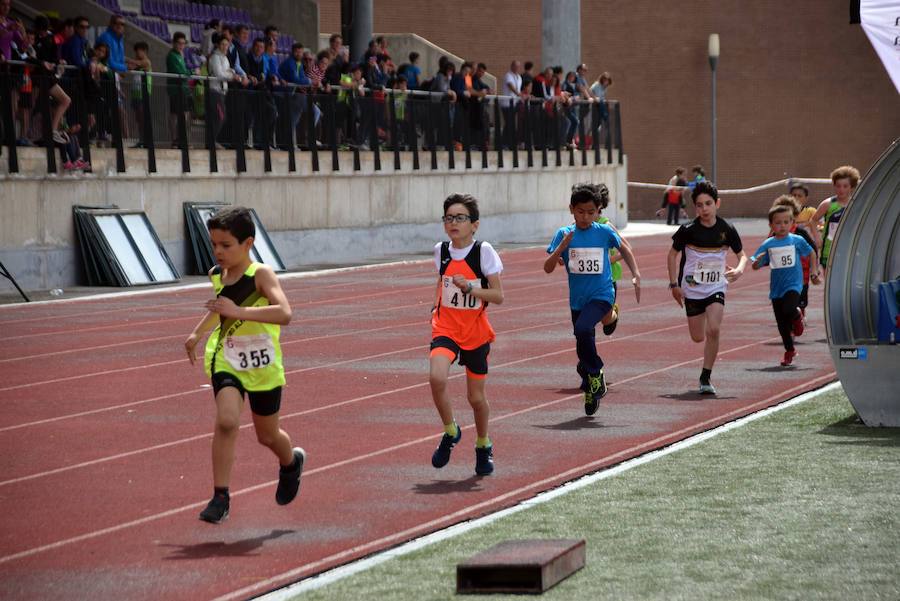 Fotos: El circuito provincial de Atletismo en Pista regresa a Loja tras varios años