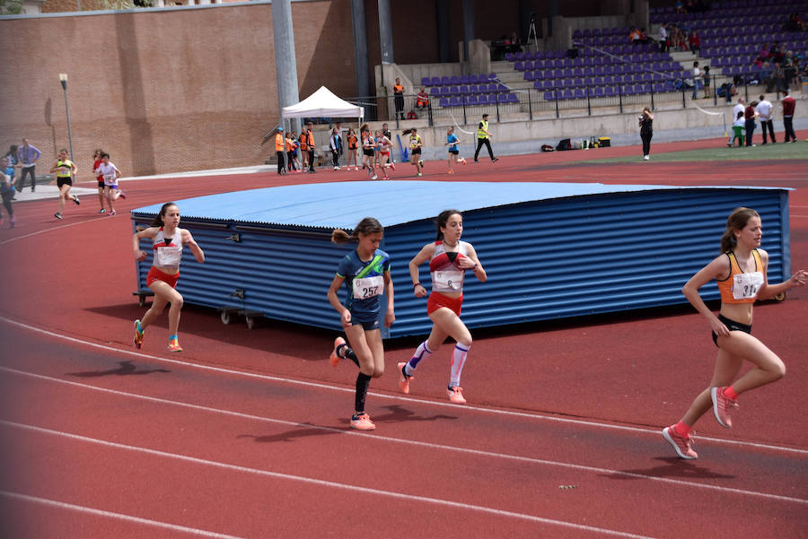 Fotos: El circuito provincial de Atletismo en Pista regresa a Loja tras varios años