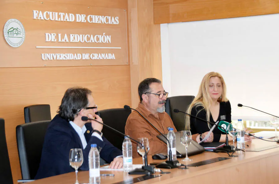 Fotos: Así es &#039;Los rostros de la palabra&#039;, expuesta en la Facultad de Educación de la UGR