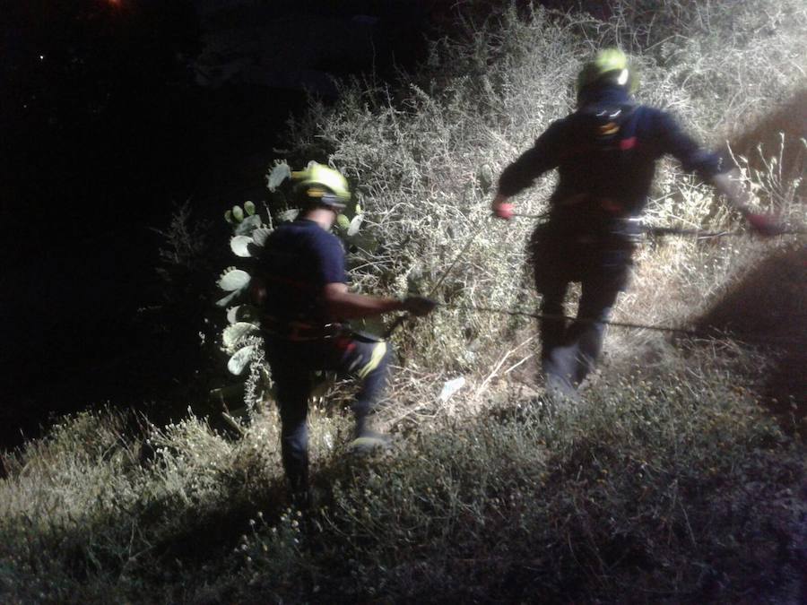Bomberos de Loja rescatan el cuerpo sin vida de una mujer en Moraleda de Zafayona. La mujer tenía 49 años y llevaba varios días desaparecida.