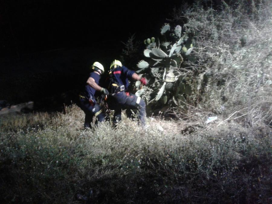 Bomberos de Loja rescatan el cuerpo sin vida de una mujer en Moraleda de Zafayona. La mujer tenía 49 años y llevaba varios días desaparecida.