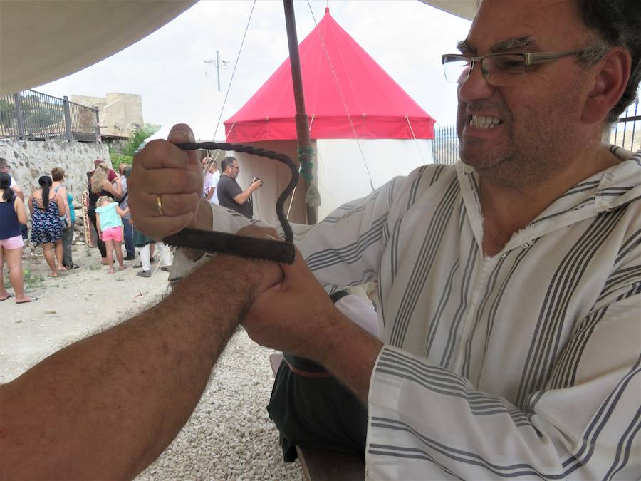 Visitamos el mercado artesano y el campamento histórico de la Alcazaba, protagonistas este fin de semana en Loja.