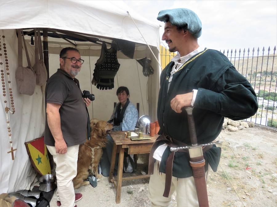 Visitamos el mercado artesano y el campamento histórico de la Alcazaba, protagonistas este fin de semana en Loja.