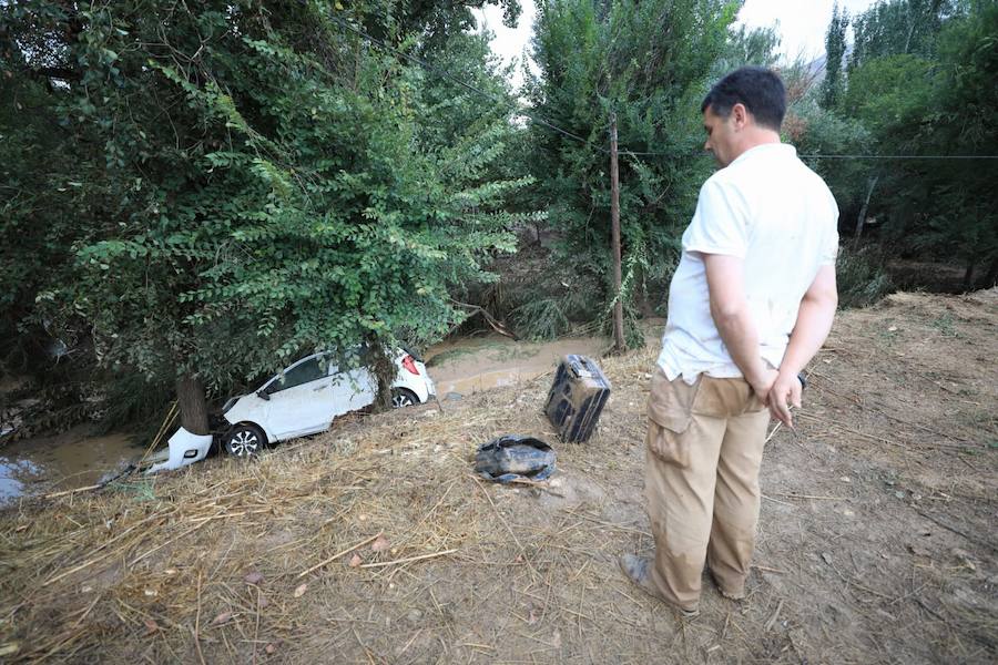 En la pedanía lojeña se ha desbordado el río, arrastrando coches y anegando viviendas y locales