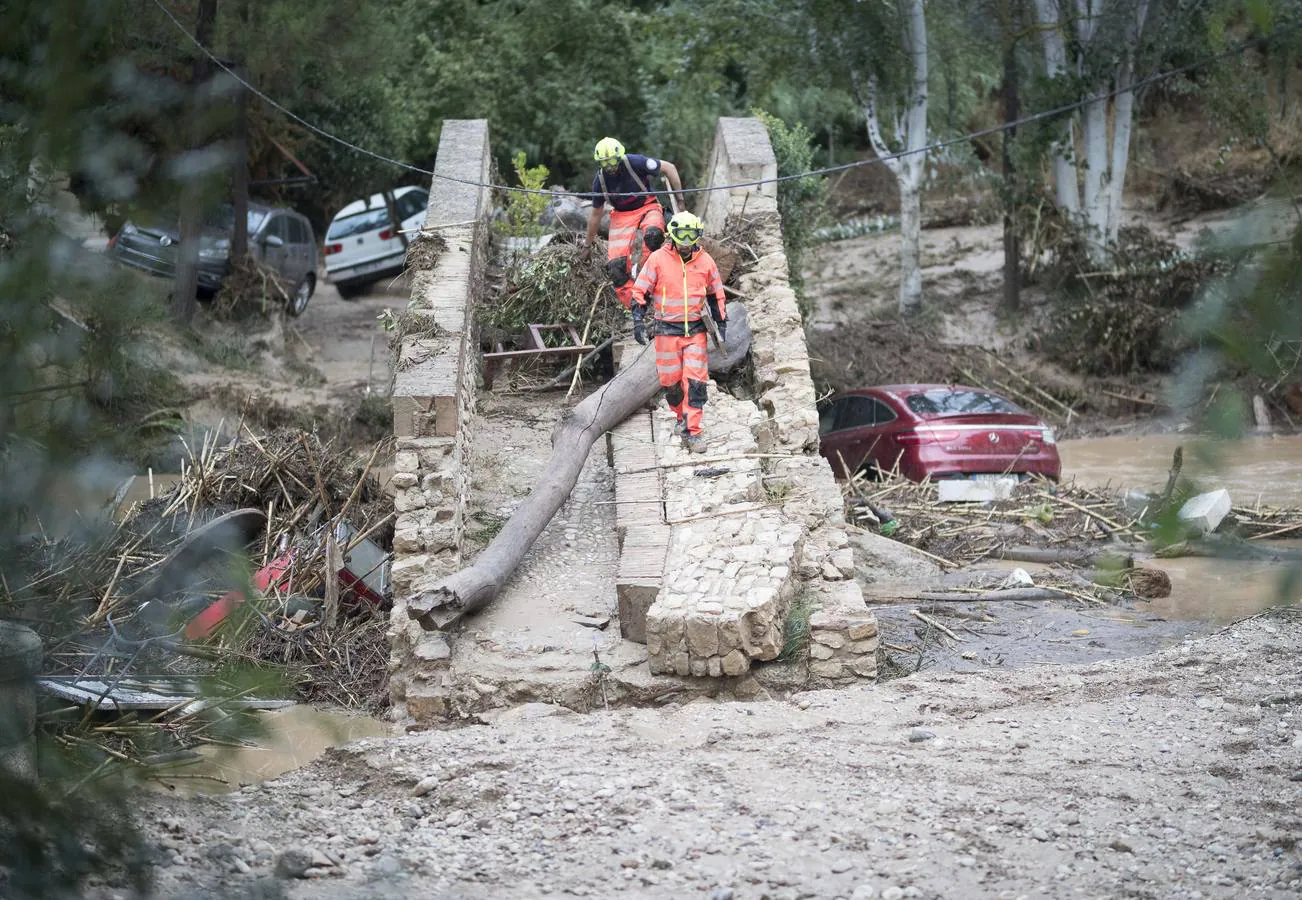 En la pedanía lojeña se ha desbordado el río, arrastrando coches y anegando viviendas y locales