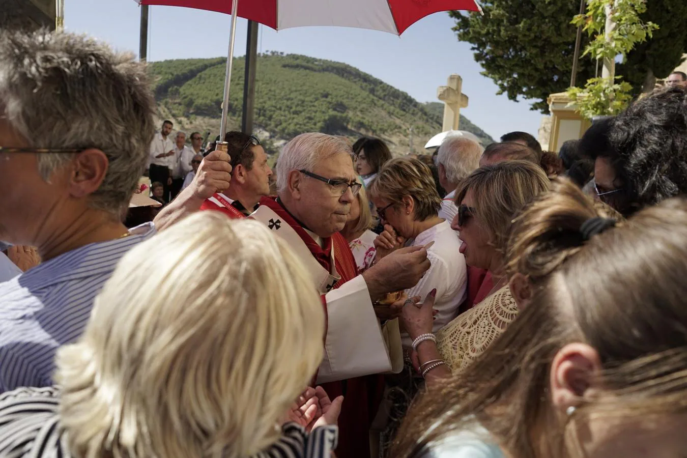 La devoción y costumbre en torno a este lienzo religioso concentra en Moclín a numerosos visitantes en una de las romerías más antiguas y multitudinarias de Andalucía