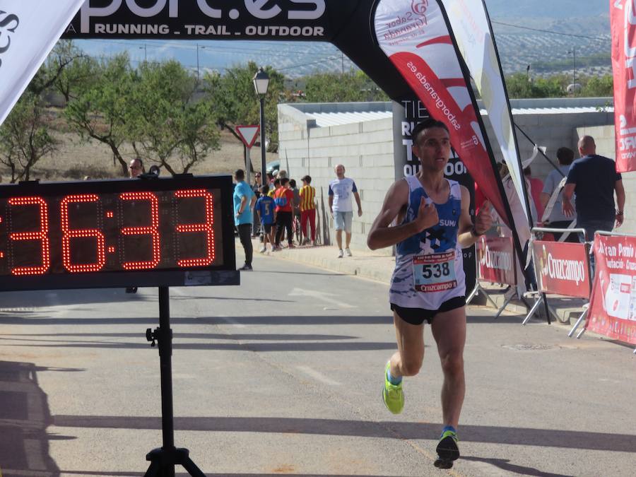 En la penúltima carrera del circuito provincial se han impuesto Cesáreo Ceballos -del Todo Suma- y Mª Dolores Arias -del Bikila-