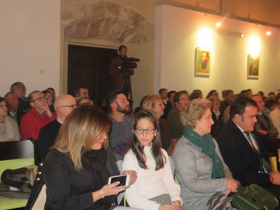 La Agrupación de Hermandades y Cofradías de Loja presenta la imagen representativa de la Pasión lojeña de este año, una obra del pintor de Puente Genil Clemente Rivas.