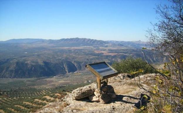 Loja apuesta por el potencial turístico de su pasado y promociona el yacimiento de Sierra Martilla en FITUR