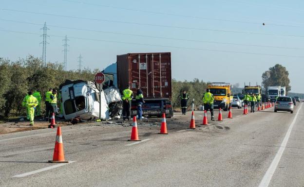 Imagen. Así ha sido el accidente en el que han muerto 5 trabajadores del Ave en Loja. 