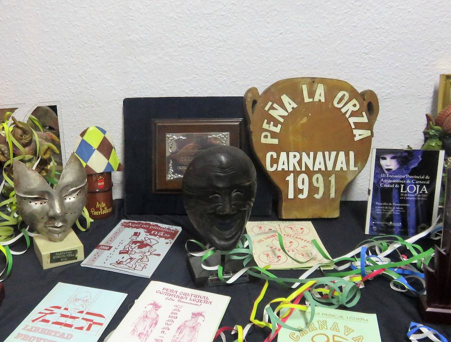 Loja ha estrenado su Centro de Artes Carnavalescas, la 'Casa del Carnaval' que con 8 salas de ensayo, un pequeño museo y un aula para la Escuela del Carnaval afianza una de las fiestas lojeñas más importantes. Para endulzar el momento y 'abrir boca' para tres semanas 'carnavaleras' se celebró la I Rosconá.