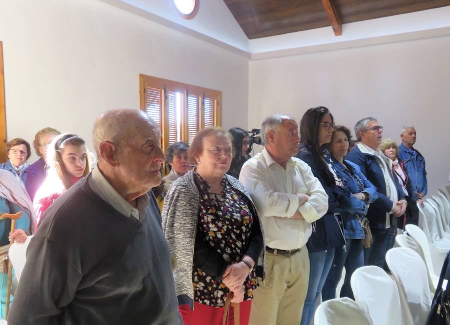 La entrega de los 'Roscos de Loja' del día de Andalucía ha sido nuevamente el epicentro del acto institucional de la jornada, que este año se ha celebrado en Villa Carmen, en Riofrío. Los premiados por el Ayuntamiento han sido la Asociación Lojeña de Carnaval, el pueblo de Riofrío y la empresa Frigoríficos Ortega.