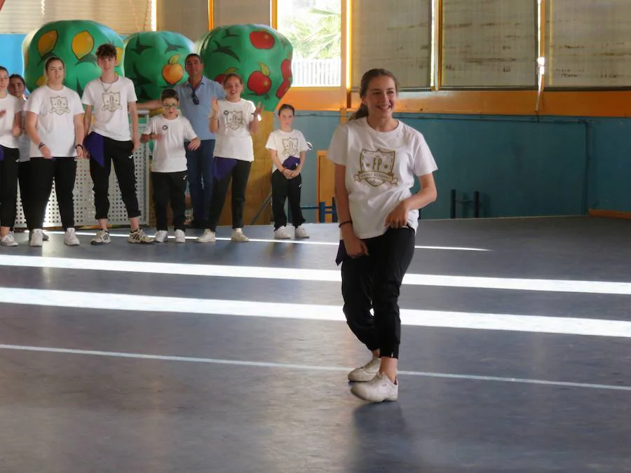 Miles de niños y adolescentes se divierten en las 73 actividades que llenan la Ciudad Deportiva de la Joya durante toda esta semana.