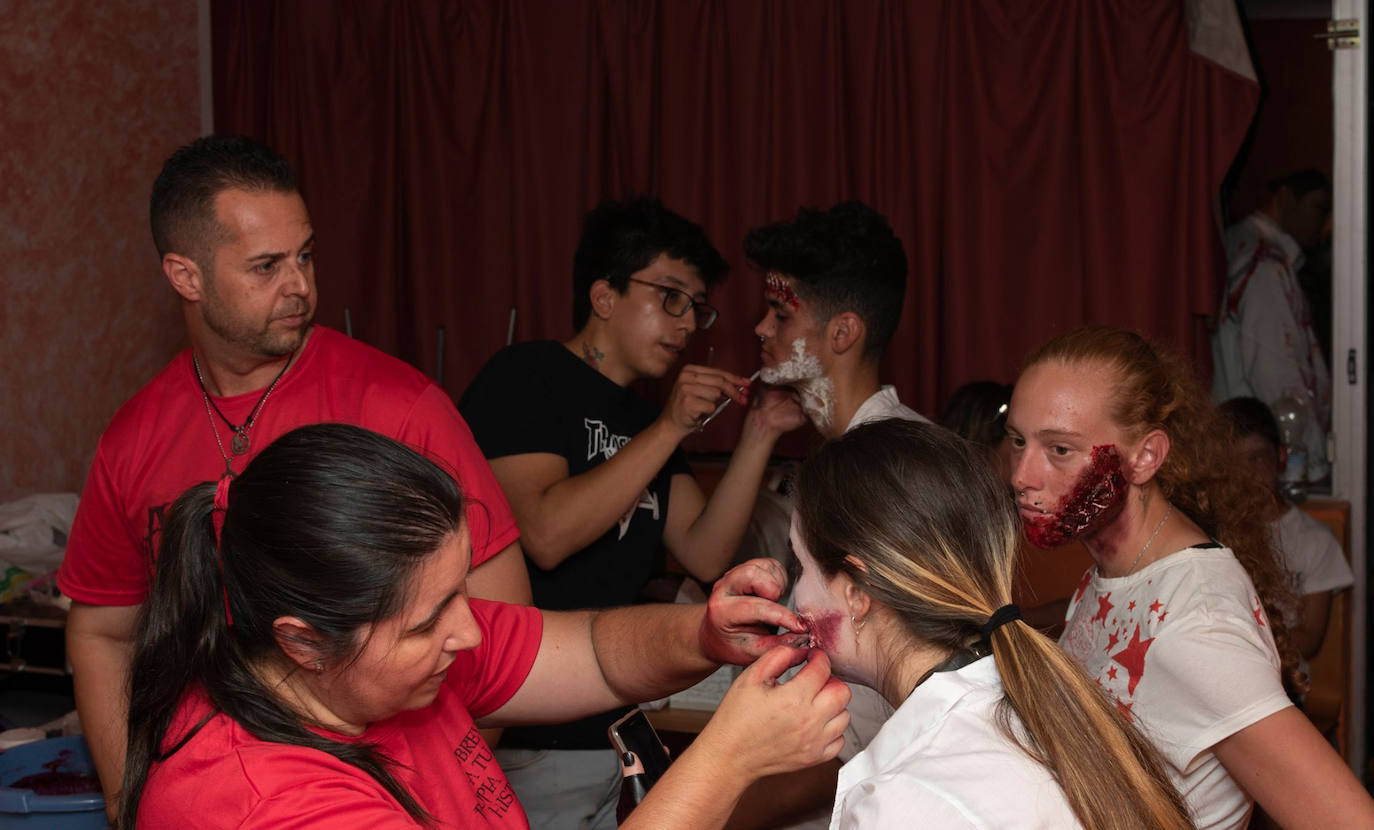 Fotos: Las calles de Montefrío se llenan de zombies por un ‘Apocalipsis Caníbal’