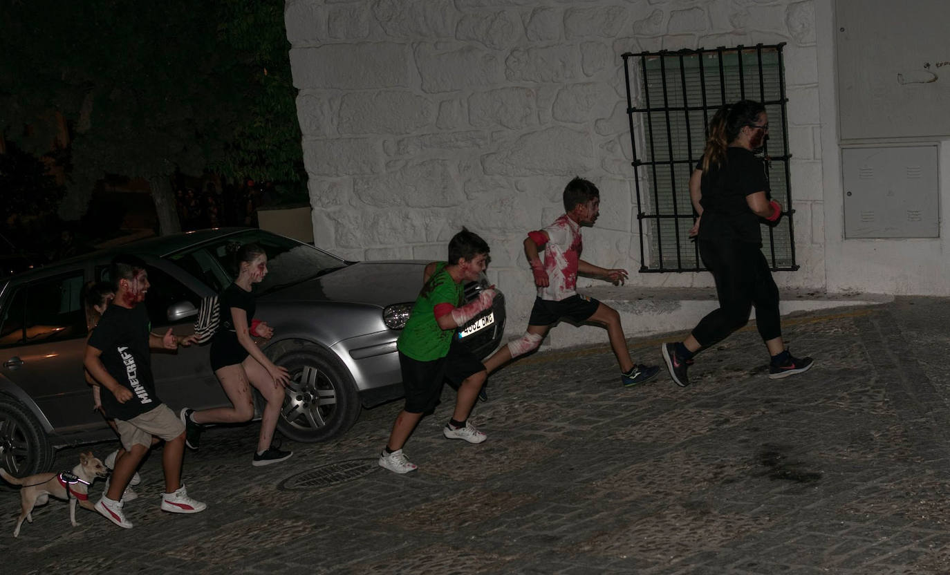 Fotos: Las calles de Montefrío se llenan de zombies por un ‘Apocalipsis Caníbal’