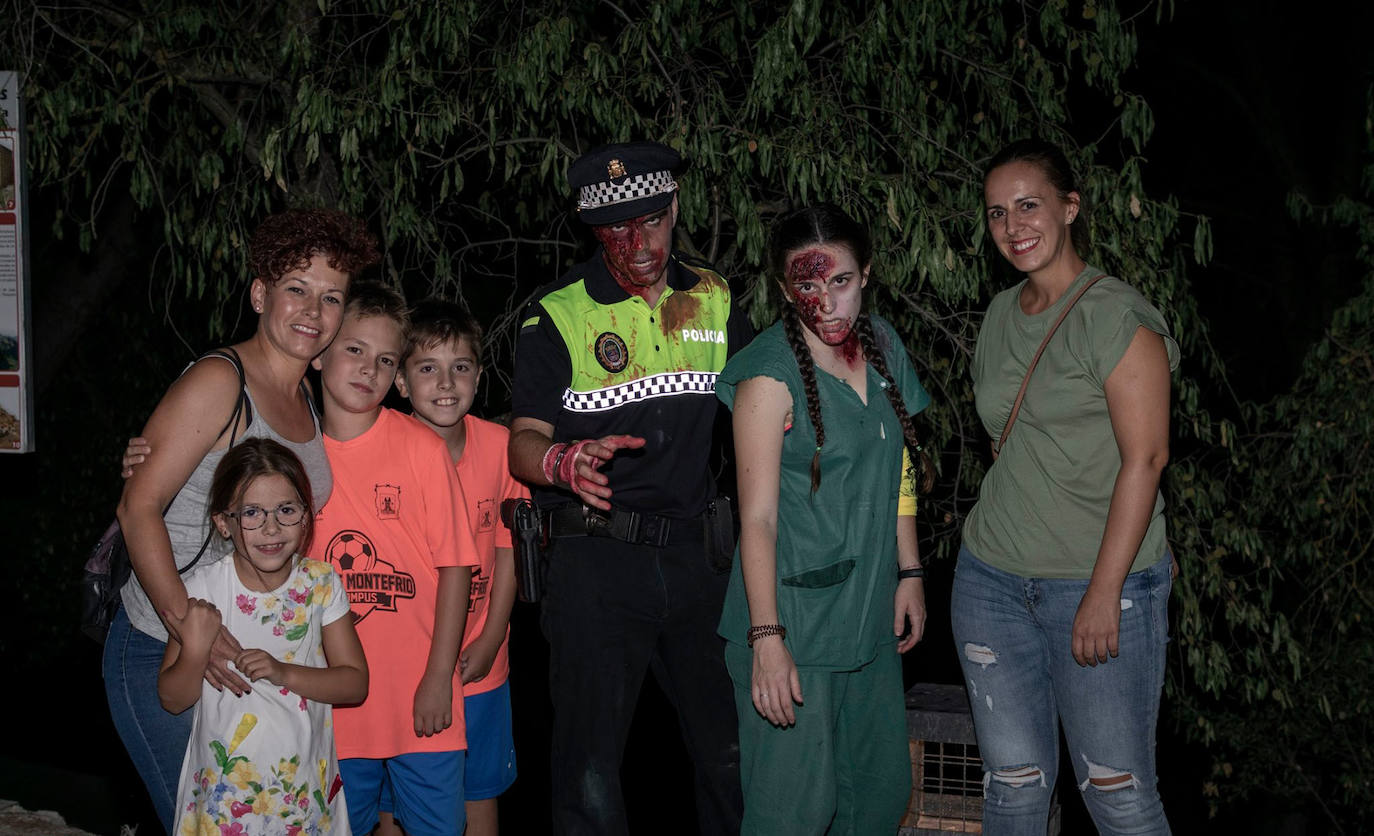 Fotos: Las calles de Montefrío se llenan de zombies por un ‘Apocalipsis Caníbal’