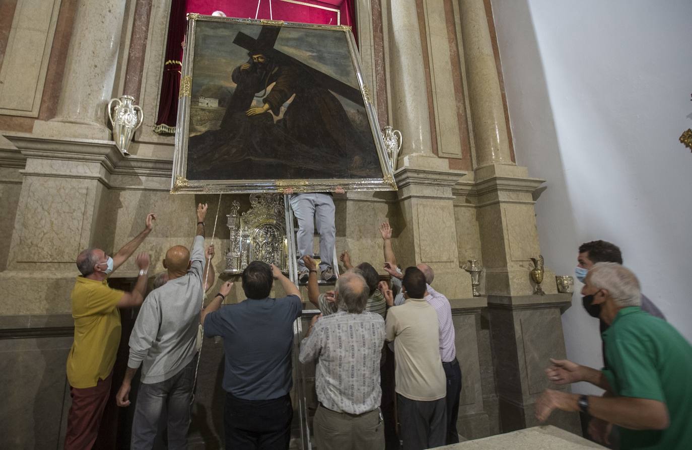 Fotos: Los fieles muestran su devoción al Cristo del Paño