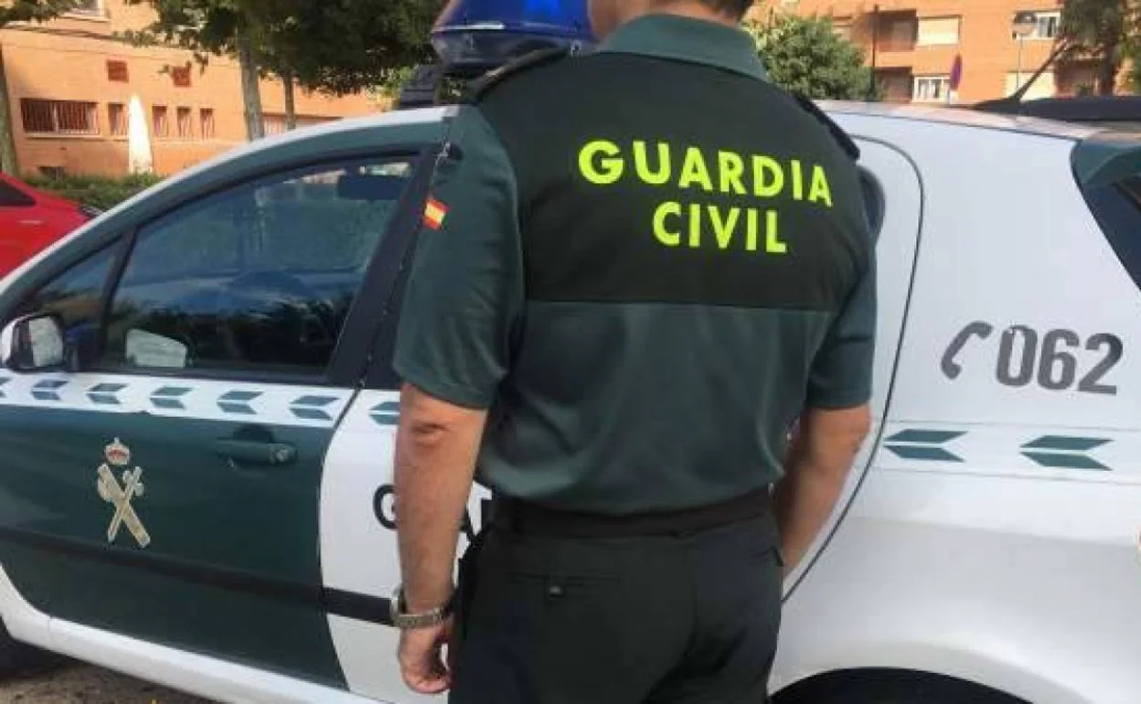 Sucesos en Granada | Dos delincuentes en busca y captura detenidos por un robo con fuerza y agredir a un agente de la Guardia Civil en Loja