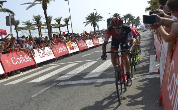 La Vuelta Ciclista culminó una de sus etapas del año pasado en la Urbanización.