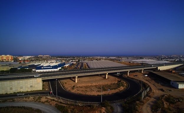 Enlace de la Variante con la carretera de Las Losas, donde se supone que debe culminar la nueva conexión con la A7. 