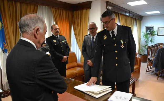 Antonio Villanueva toma posesión como inspector de la Policía Local de Roquetas