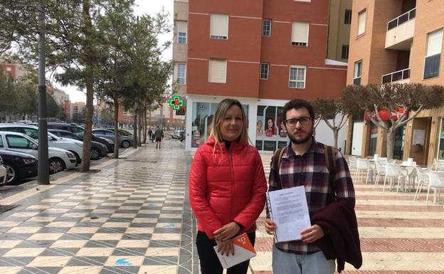 La portavoz de Cs, mantuvo una reunión con el coordinador de 'Unidos por Turaniana, Juanmi Galdeano.