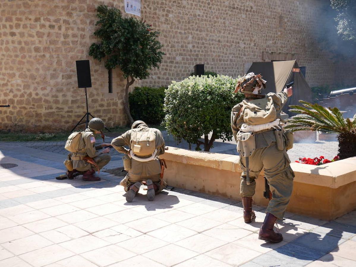 Dentro del II Encuentro con la Historia centrado en la Segunda Guerra Mundial, este sábado y domingo se llevaron a cabo unas recreaciones de unas de las batallas del Desembarco de Normandía, ante la presencia de cientos de espectadores.