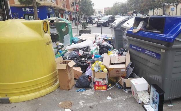 El PSOE sospecha del desfase de 2 millones en el contrato de basuras
