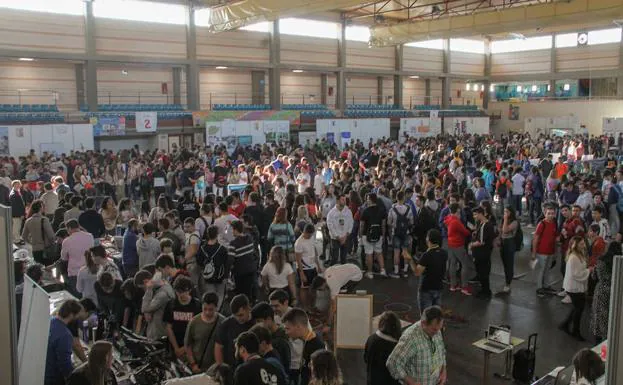 La primera Feria de Orientación Académica atrajo a 1.200 preuniversitarios roqueteros