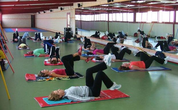 Cursos de natación y Las 100 horas, entre las actividades deportivas de este verano