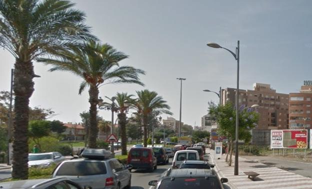 El accidente ha tenido lugar en la avenida Carlos III de Aguadulce.