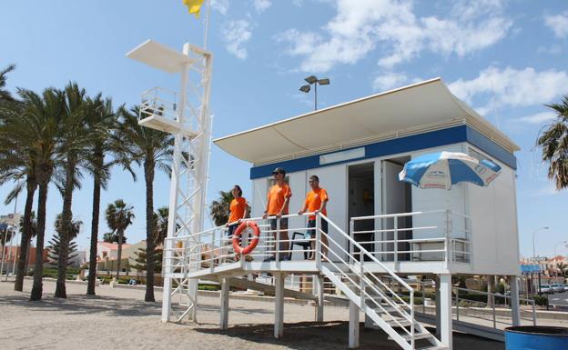 En marcha el proceso de contratación de los 52 socorristas de este verano