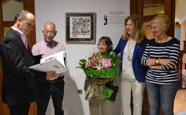 El Aula de Literatura del Castillo de Santa Ana recibe el nombre de Pilar Quirosa