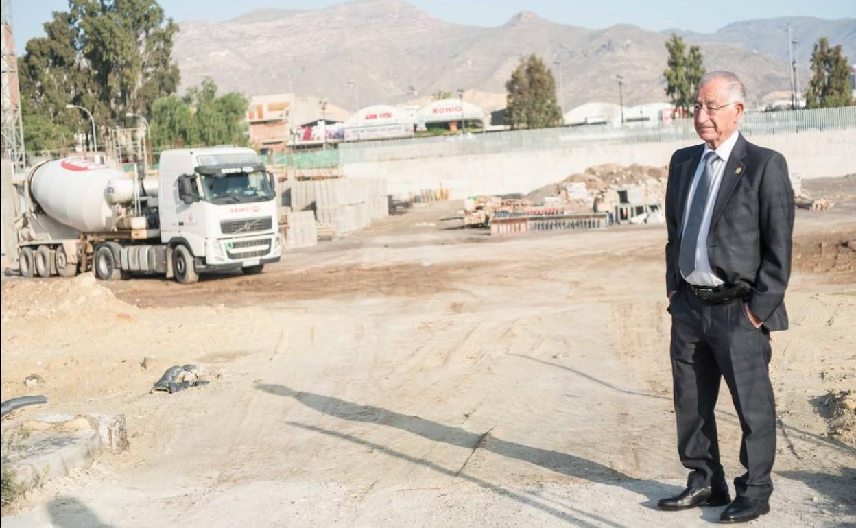 Avanzan a buen ritmo las obras del futuro campo de fútbol de El Parador