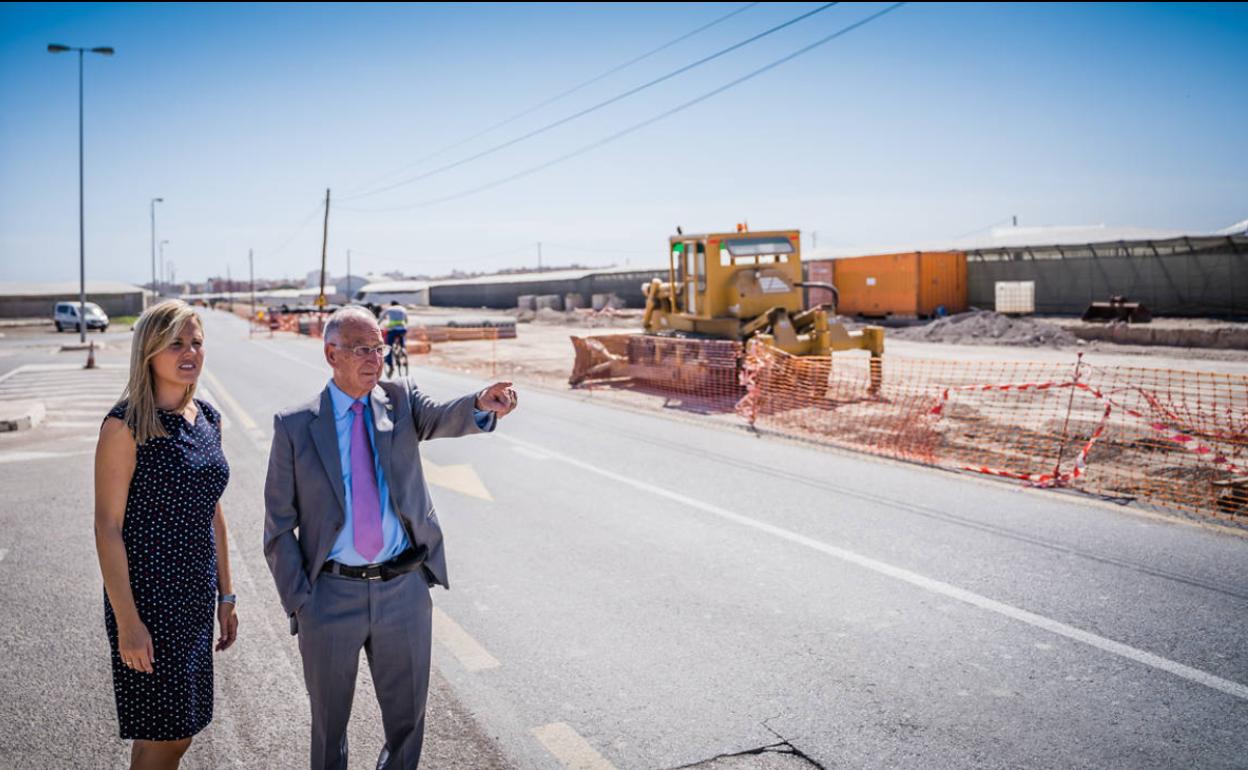 El alcalde, Gabriel Amat, visitó las obras el pasado mes de octubre. 