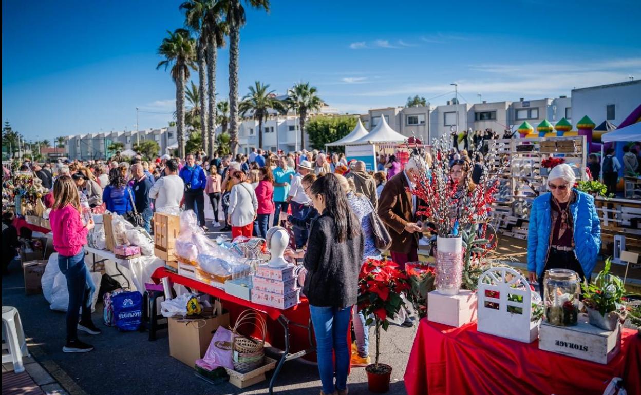 Cientos de personas dieron la bienvenida a la Navidad en la Urbanización