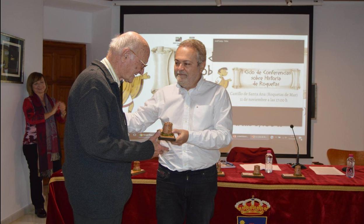 El desaparecido Gabriel Cara recibió un homenaje en la primera edición de este ciclo de conferencias. :: R. I.