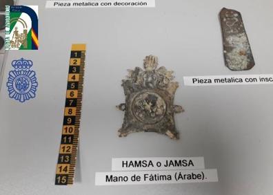 Imagen secundaria 1 - Roquetas de Mar | Sucesos | Cazan a un aficionado con casi 500 piezas arqueológicas ilegales