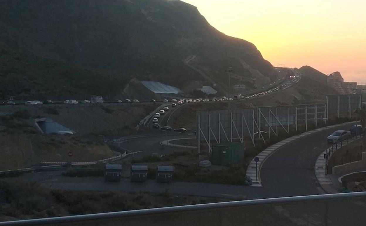 Imagen de los atascos de este miércoles por la mañana.
