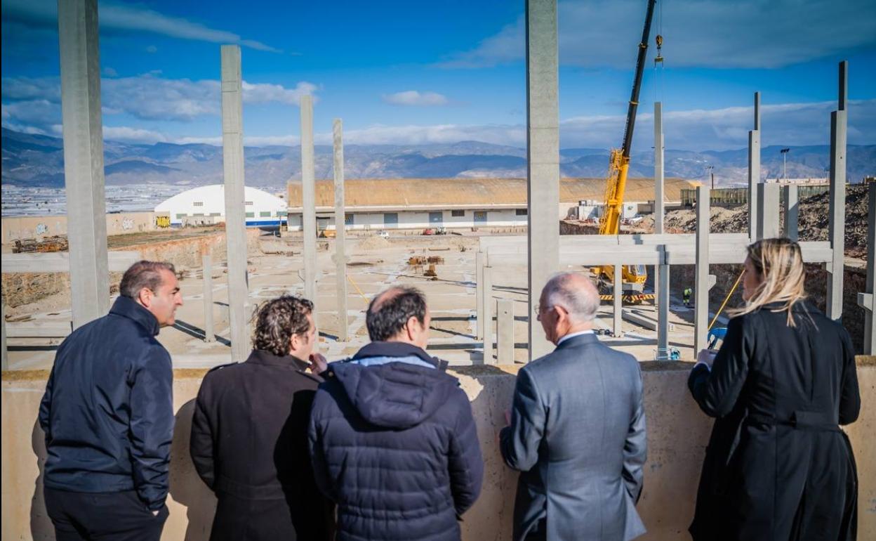 Roquetas ultima la construcción del punto limpio fijo y una nueva nave municipal