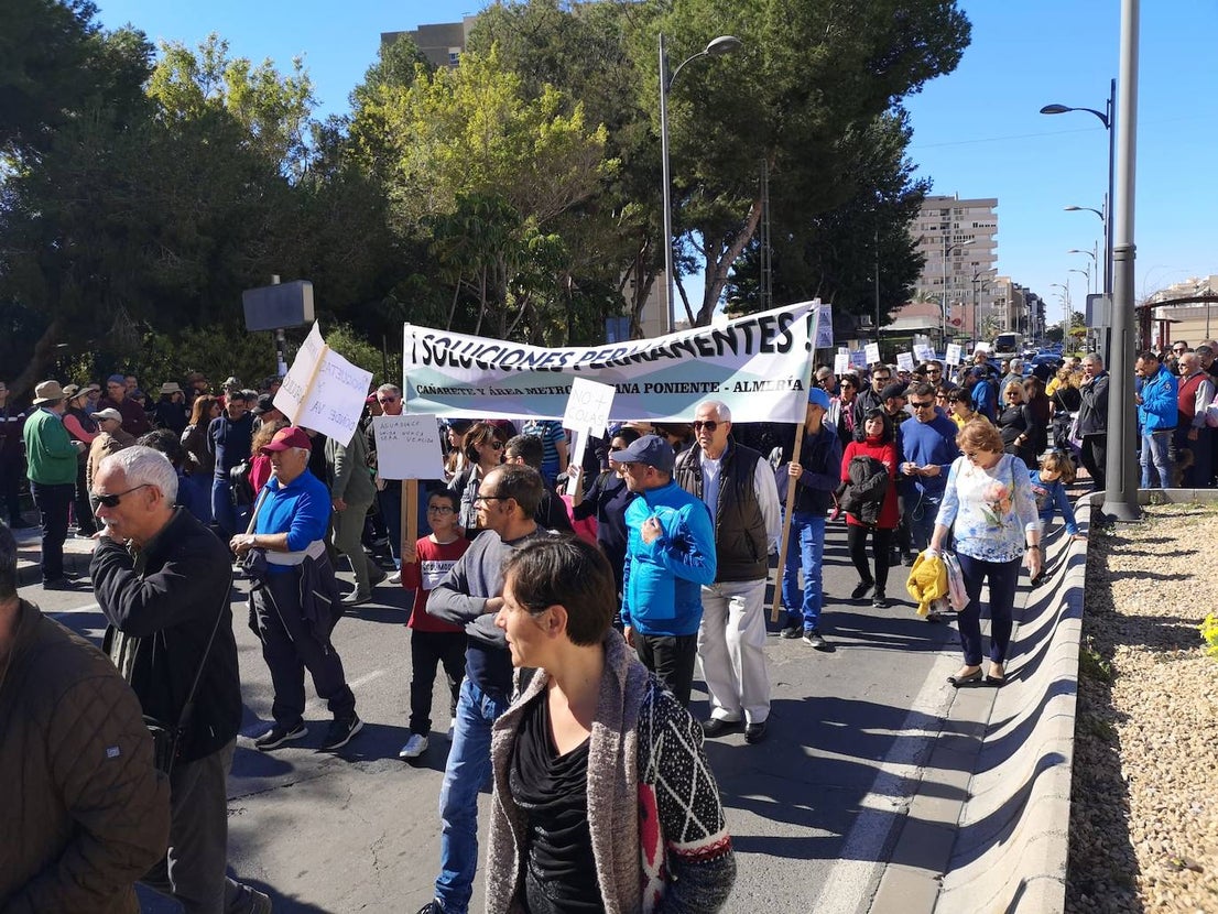 Los manifestantes exigen soluciones definitivas y no «parches». 