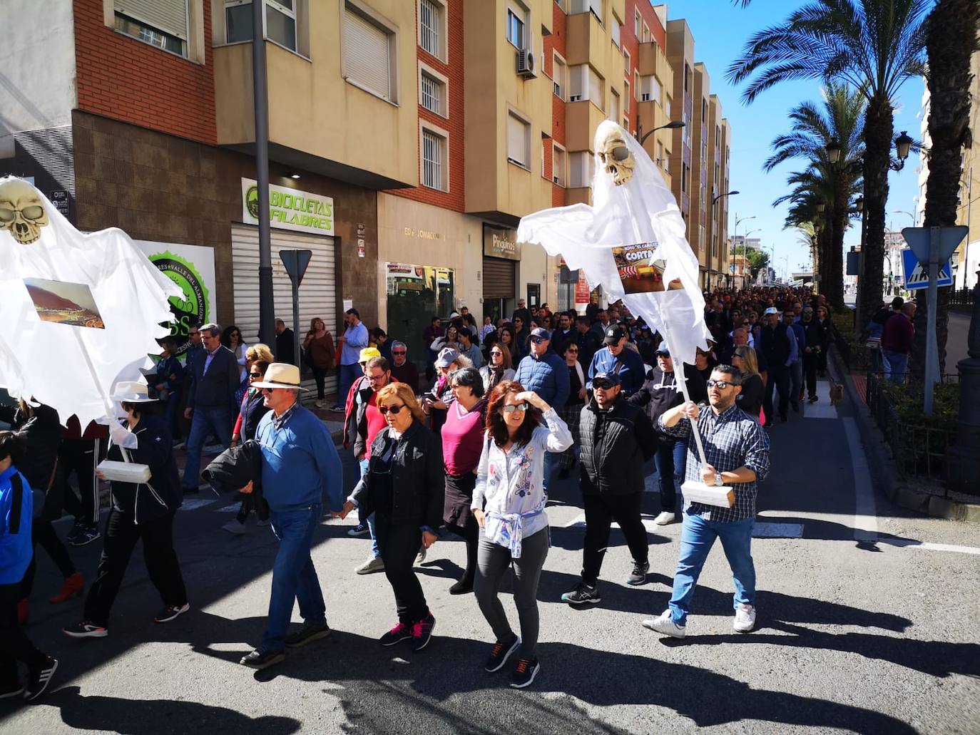 Los manifestantes exigen soluciones definitivas y no «parches». 