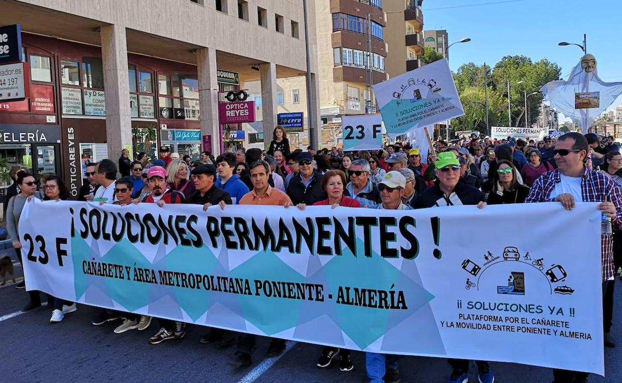 Ambiente festivo para pedir soluciones «definitivas» a la conexión Poniente-Almería