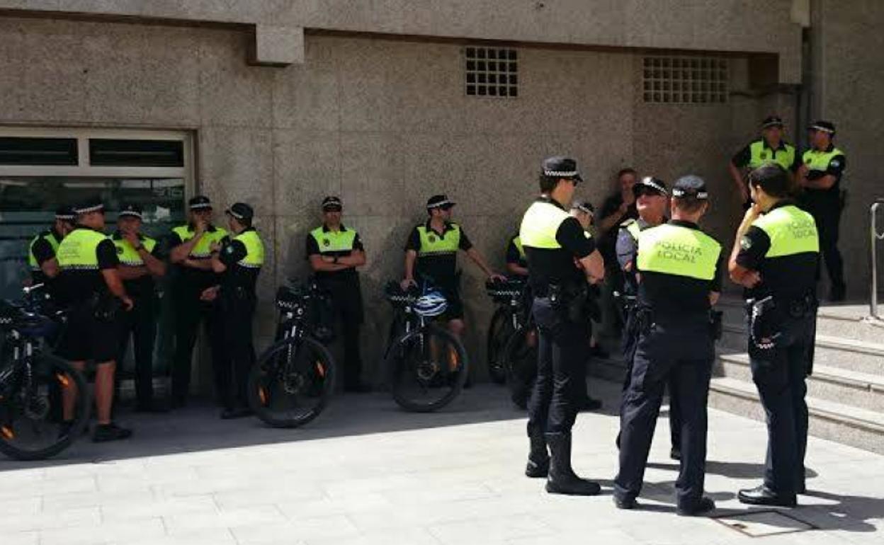 El PSOE denuncia las condiciones «tercermundistas» en las que trabaja la Policía Local